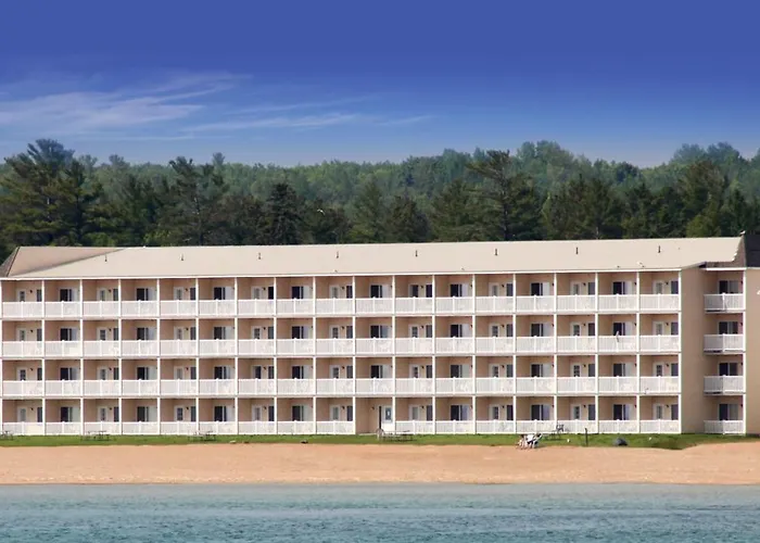 Mackinaw Beach And Bay Inn & Suites